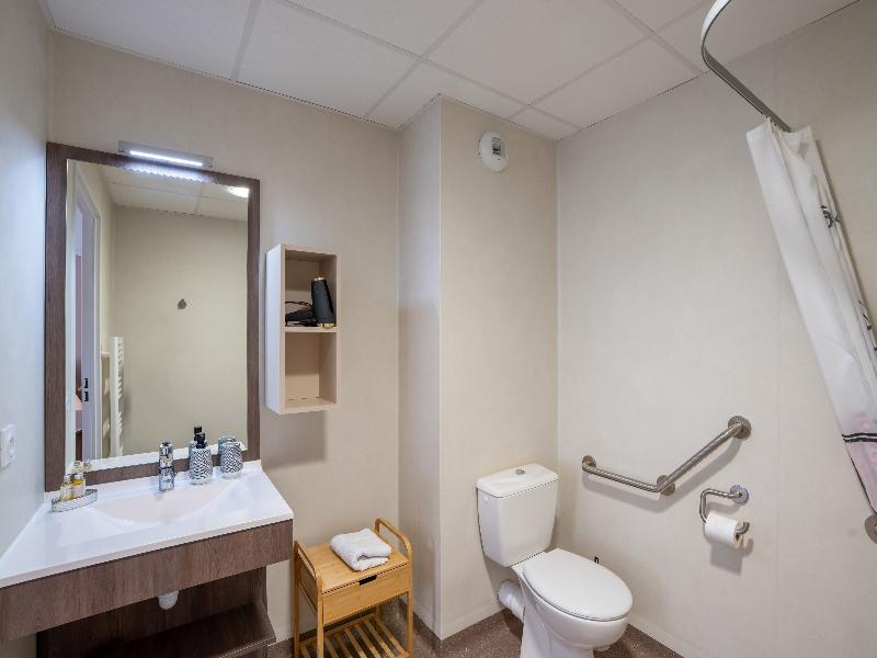 Quality Suites Lyon L'isle-d Abeau image