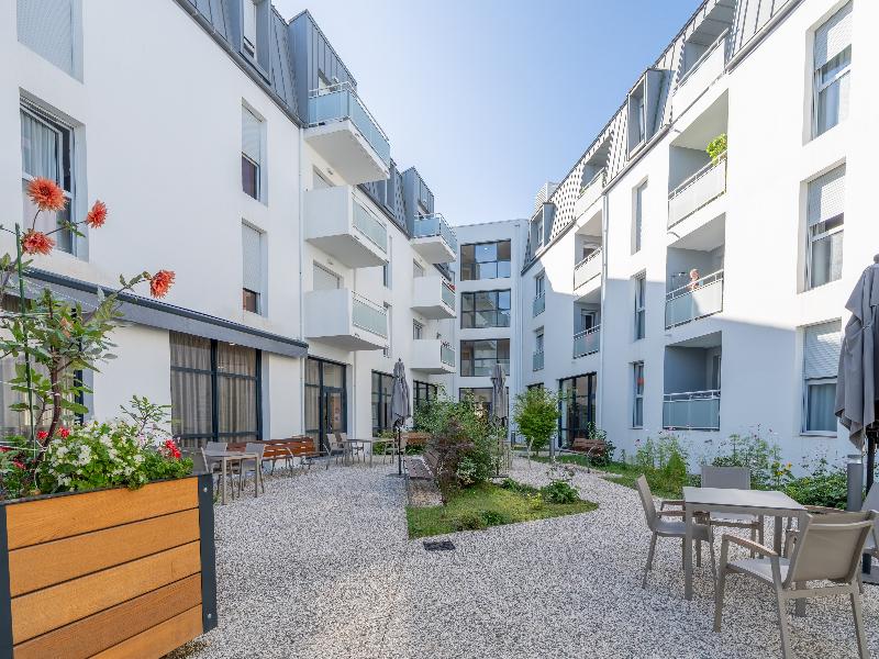 Quality Suites Rochefort image