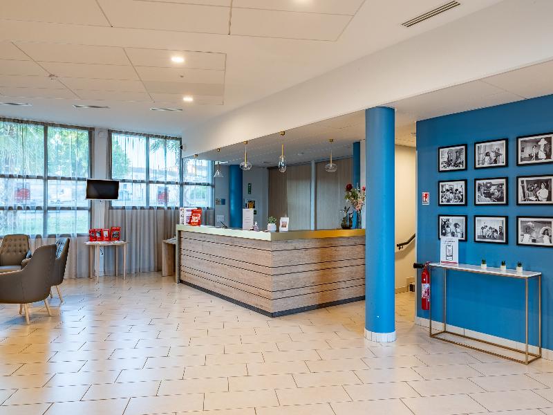 Quality Suites Rochefort image