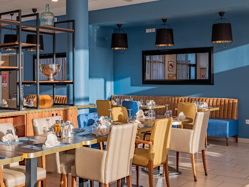 Quality Suites Rochefort image