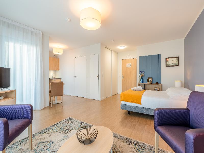 Quality Suites Rochefort image