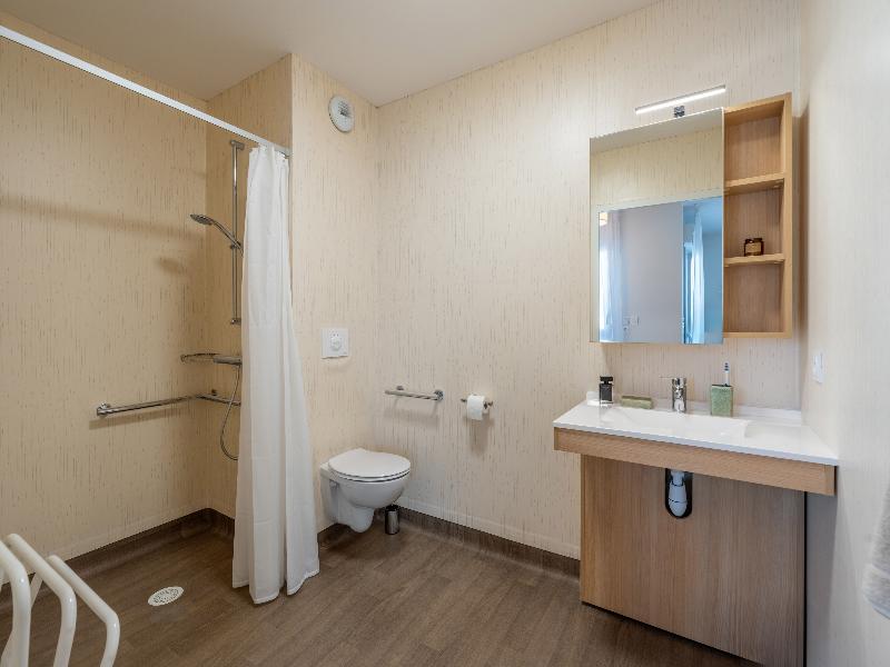 Quality Suites Rochefort image