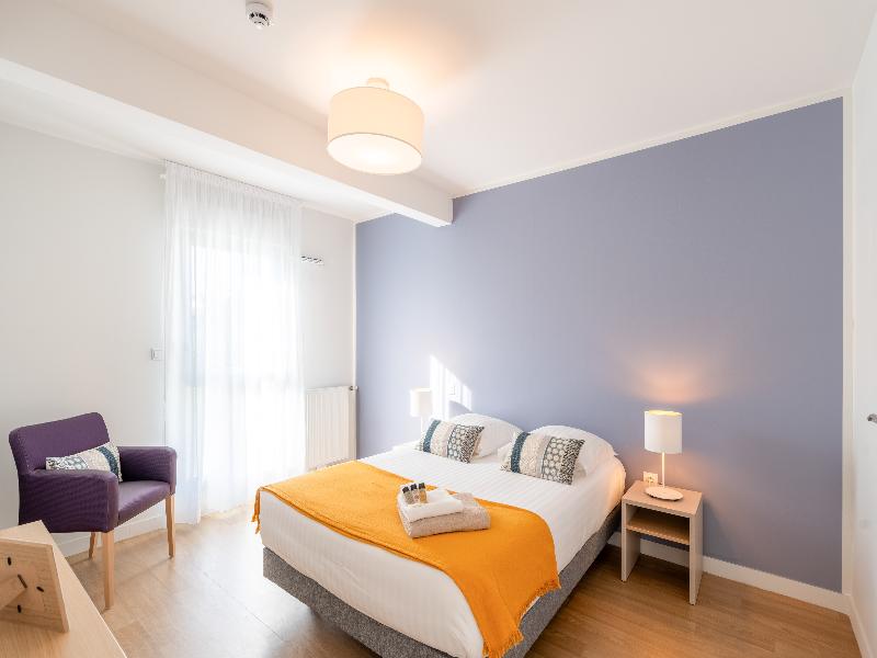 Quality Suites Rochefort image