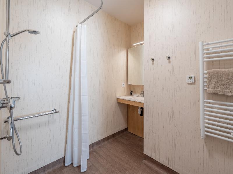 Quality Suites Rochefort image