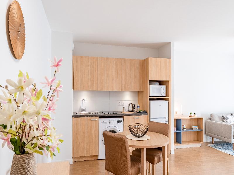 Quality Suites Rochefort image