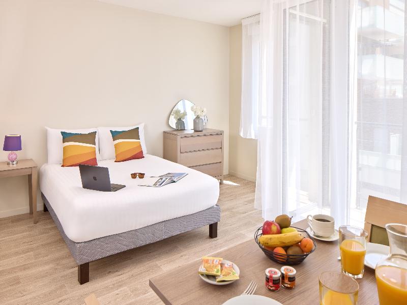Quality Suites Le Havre Les Docks image