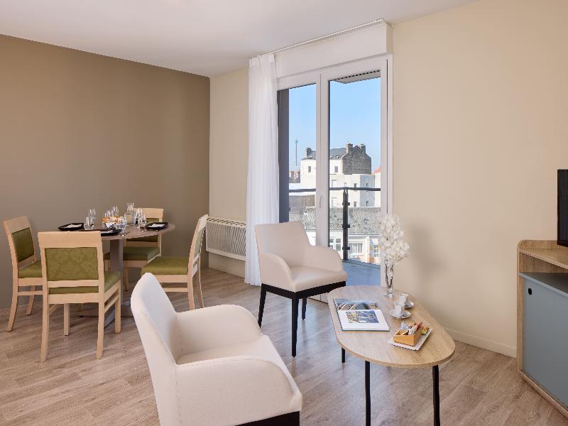 Quality Suites Le Havre Les Docks image
