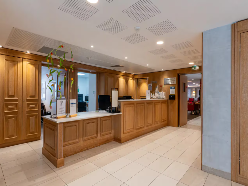 Quality Suites Nice image