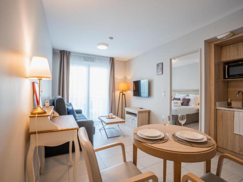 Quality Suites Nice image