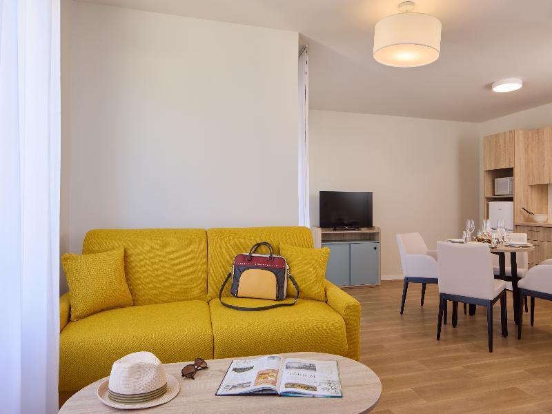 Quality Suites Rouen image
