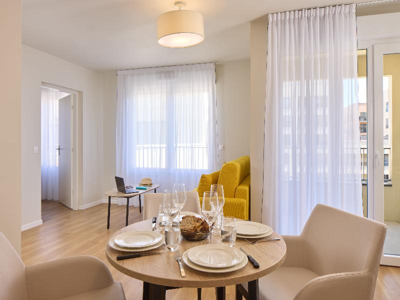 Quality Suites Rouen image
