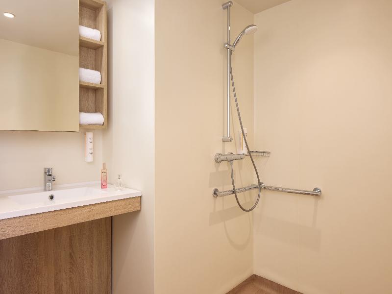 Quality Suites Rouen image