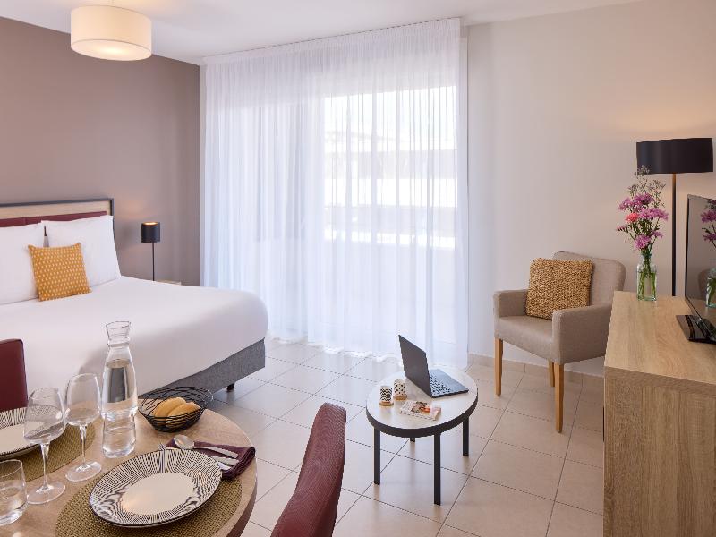 Quality Suites Perpignan Prestige image
