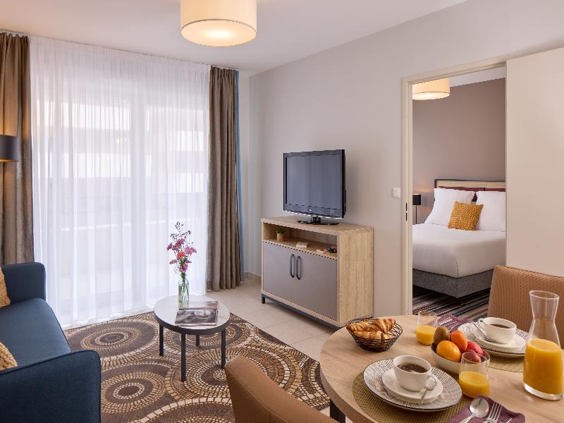 Quality Suites Perpignan Prestige image