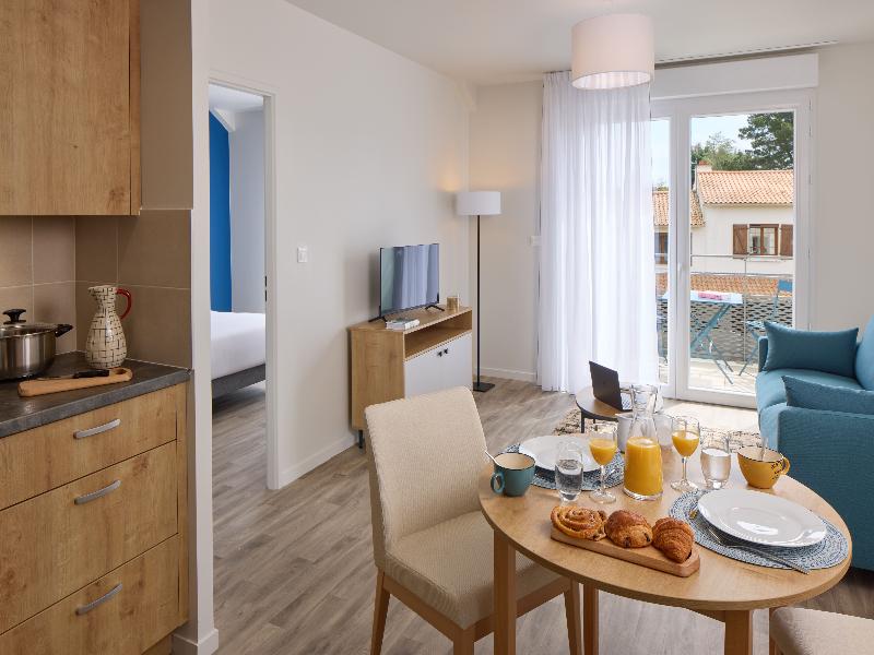Quality Suites Cholet image