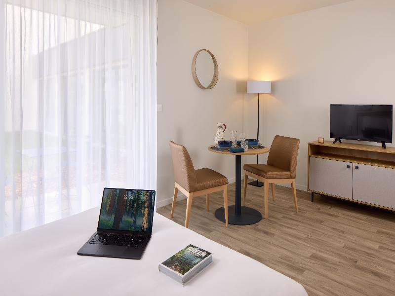 Quality Suites Cholet image