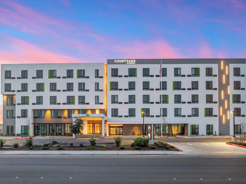 Courtyard By Marriott Woodland image