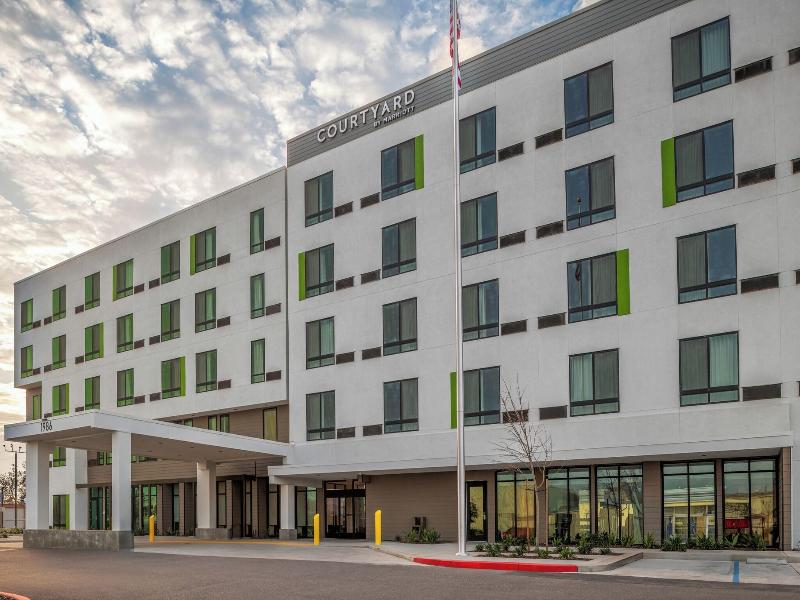 Courtyard By Marriott Woodland image