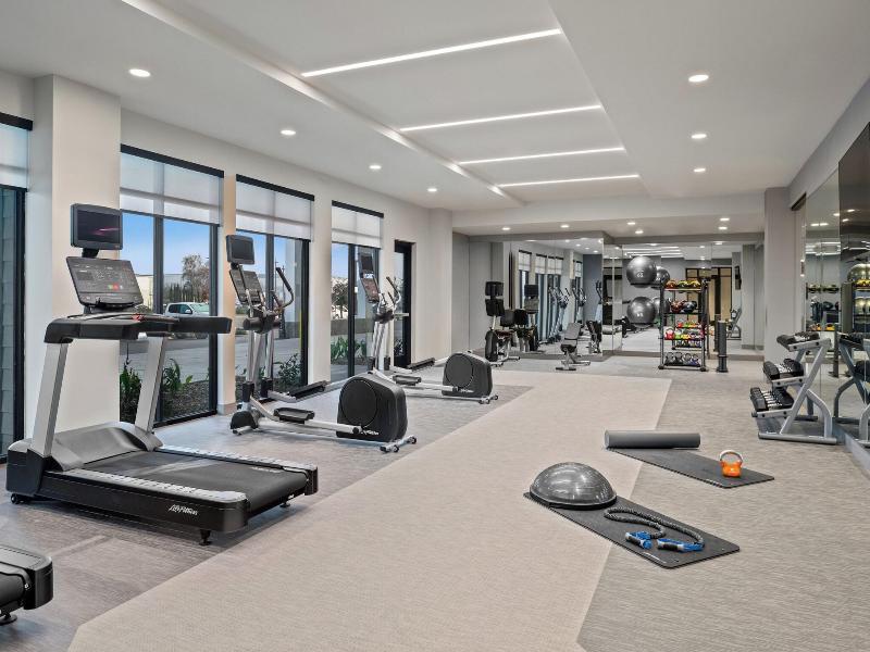 Courtyard By Marriott Woodland image