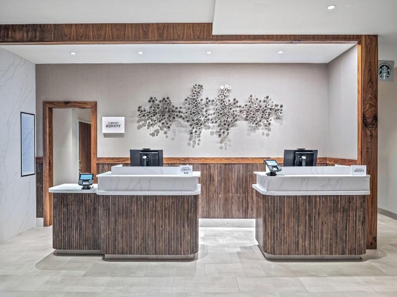 Courtyard By Marriott Woodland image