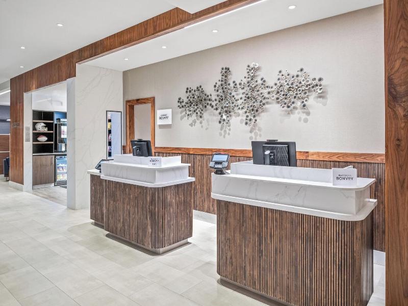 Courtyard By Marriott Woodland image