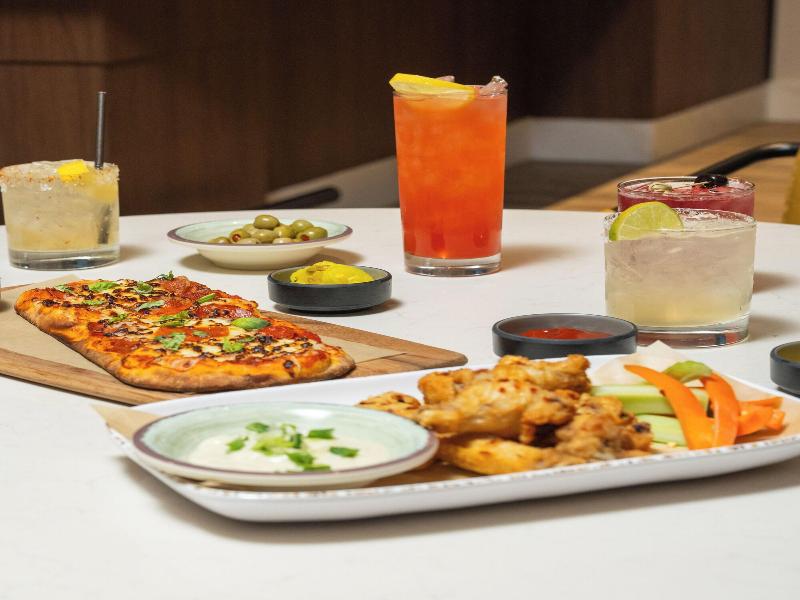 Courtyard By Marriott Woodland image
