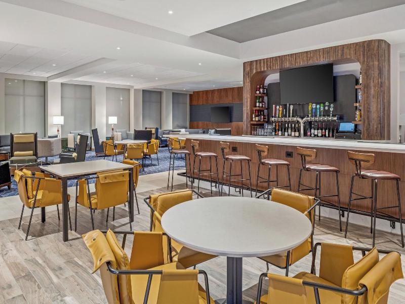Courtyard By Marriott Woodland image