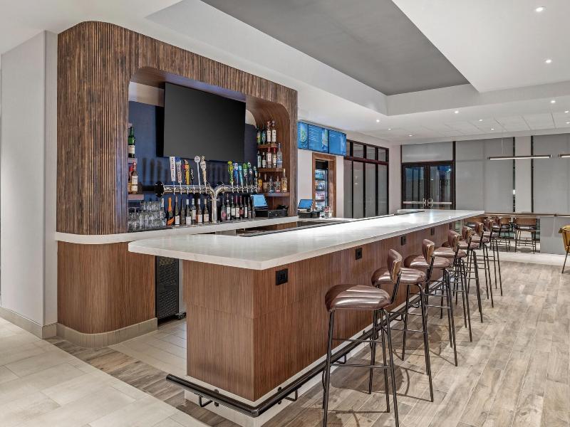 Courtyard By Marriott Woodland image