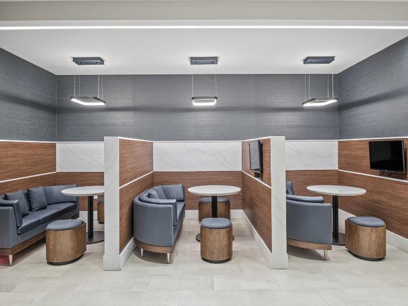 Courtyard By Marriott Woodland image
