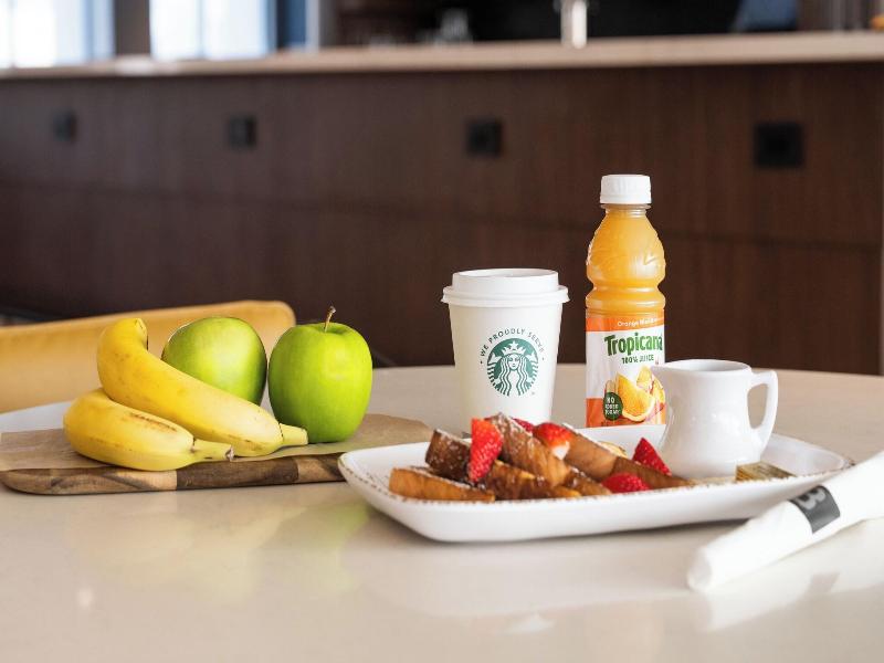 Courtyard By Marriott Woodland image