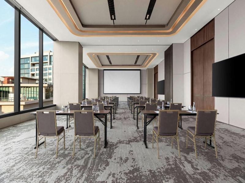 Ac Hotel By Marriott Manila image