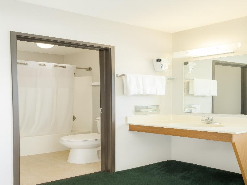 Royal Inn & Suites Milaca image
