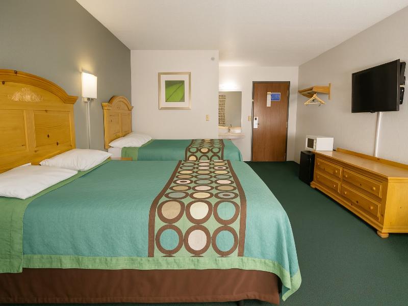 Royal Inn & Suites Milaca image