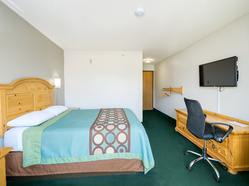 Royal Inn & Suites Milaca image