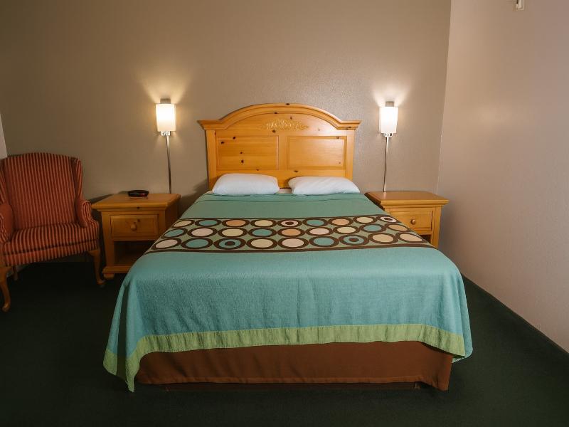 Royal Inn & Suites Milaca image