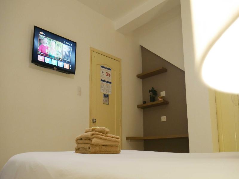 Park View Hostel & Suites image