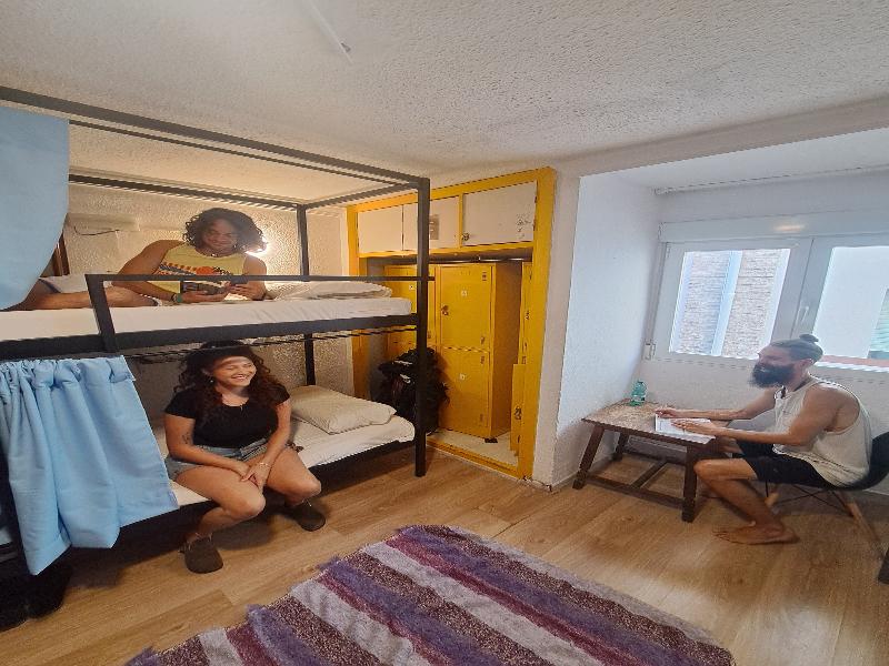 Hostal Cascabel image