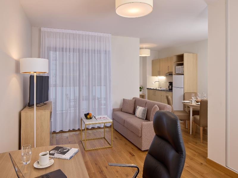 Quality Suites Pau Porte Des Pyrénées image