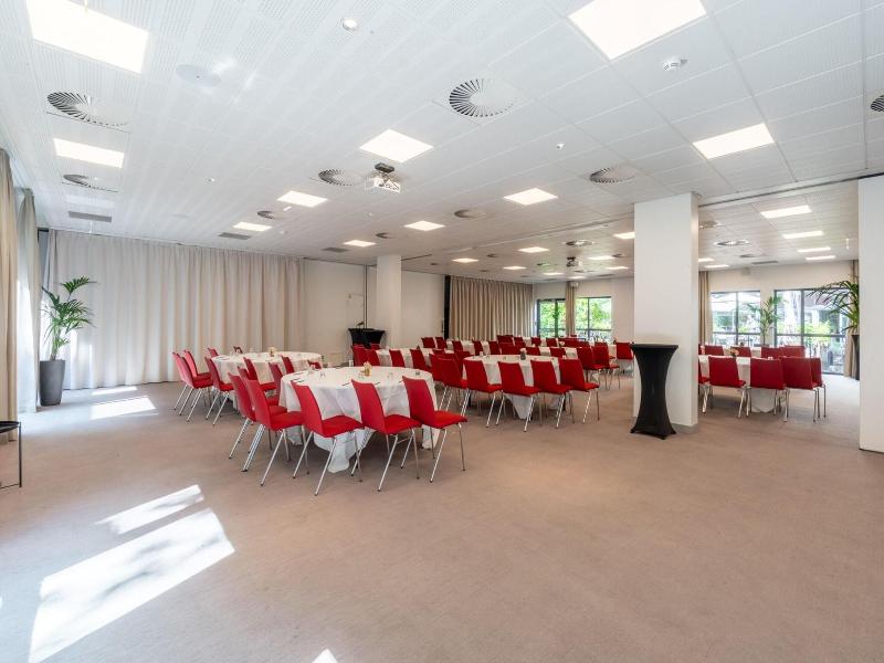 Doubletree By Hilton Paris Boulogne image