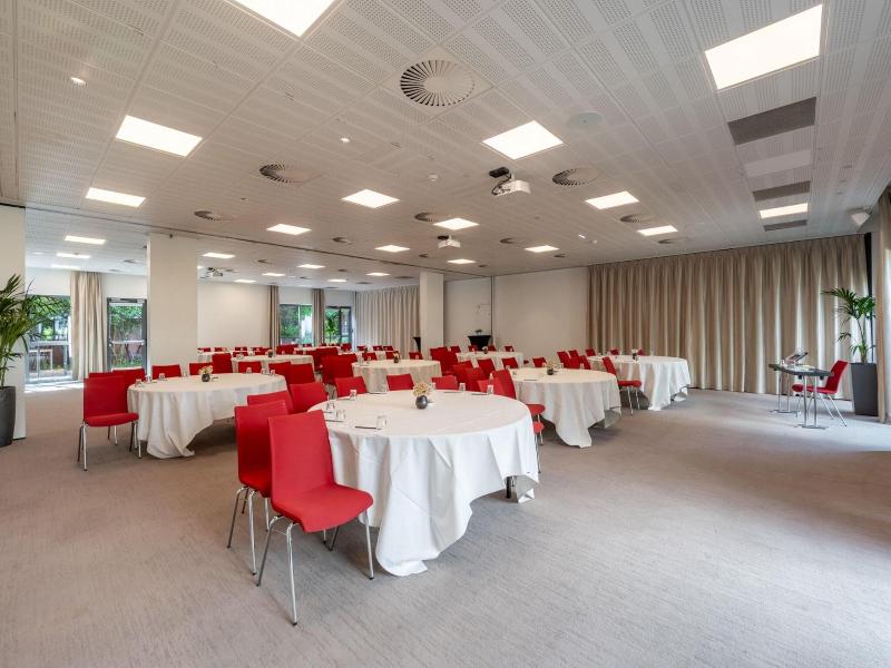 Doubletree By Hilton Paris Boulogne image