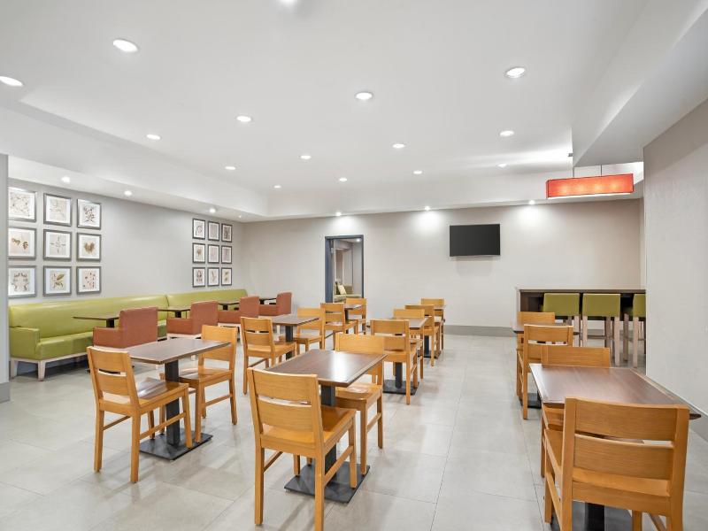 Comfort Inn Suites Slidell image