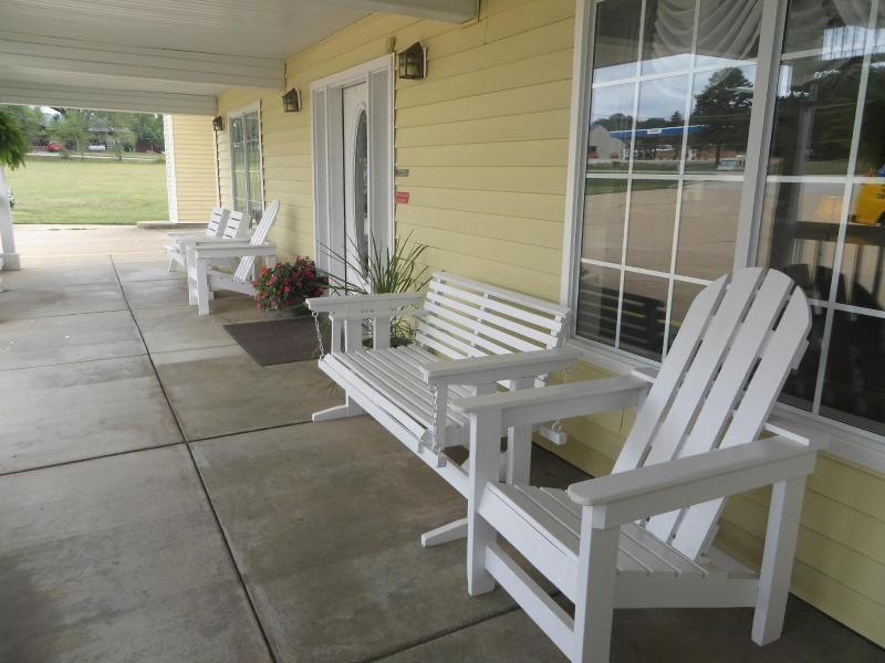 Honeysuckle Inn