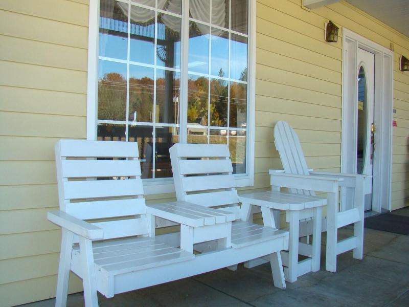Honeysuckle Inn
