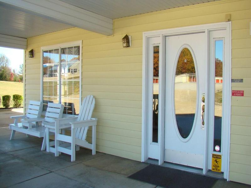 Honeysuckle Inn