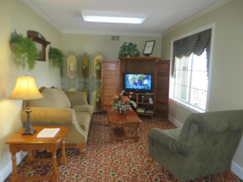 Honeysuckle Inn
