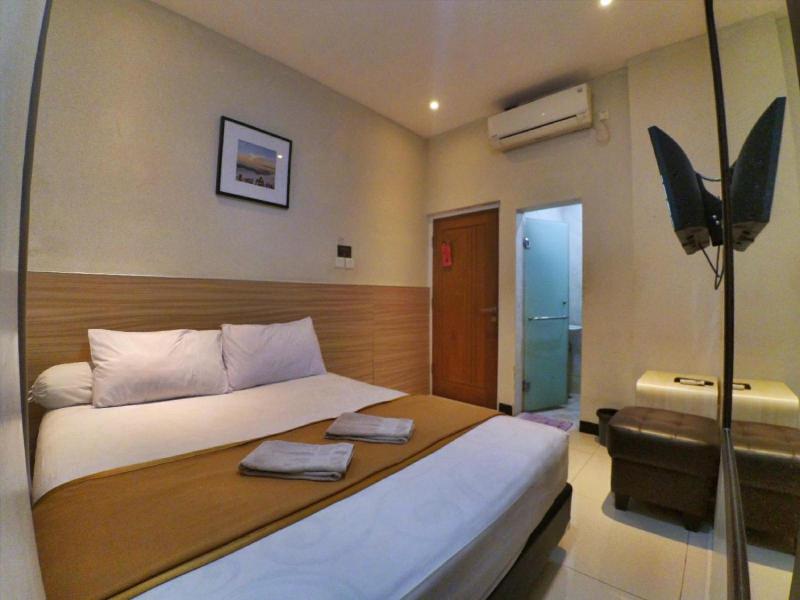 The Cabin Hotel Sutomo image