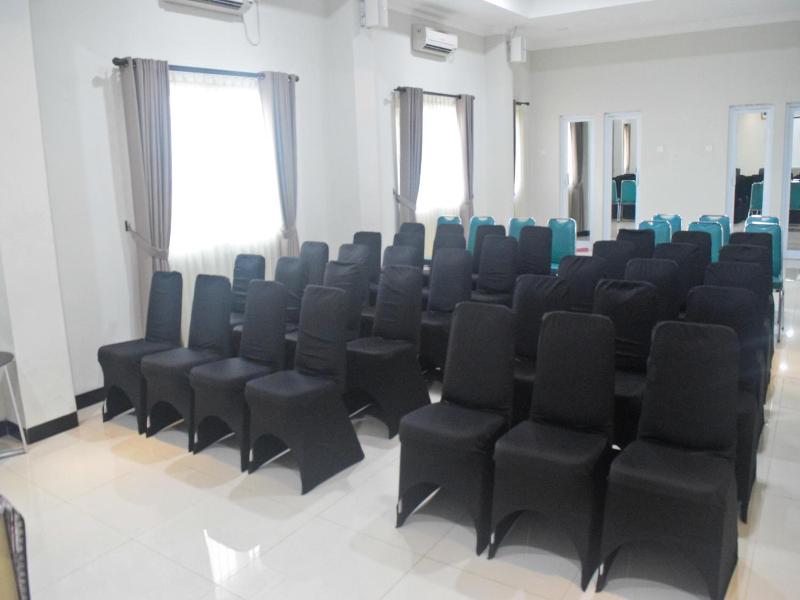 The Cabin Hotel Sutomo image