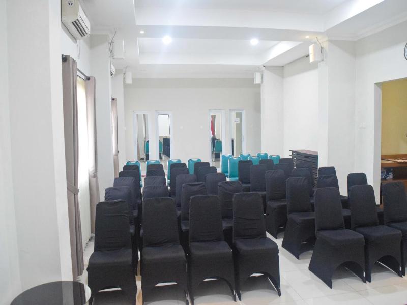 The Cabin Hotel Sutomo image