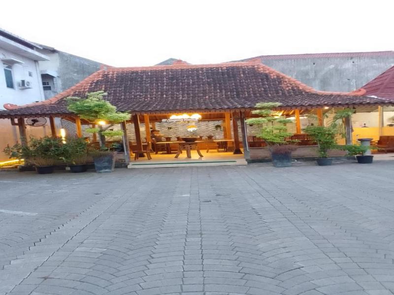 The Cabin Hotel Sutomo image