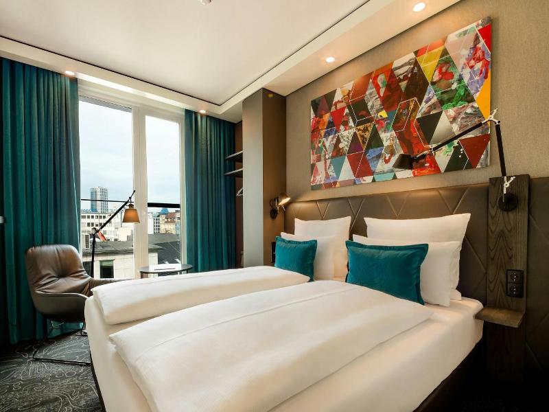 Hotel Motel One Frankfurt Romer image